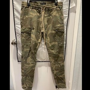 PacSun Camo Joggers w/ Zippers (Size Medium)
